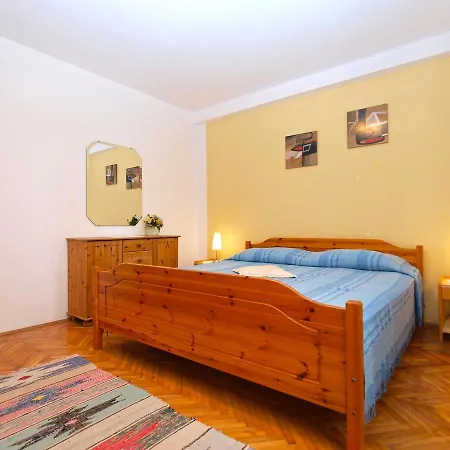 Nadia 1493