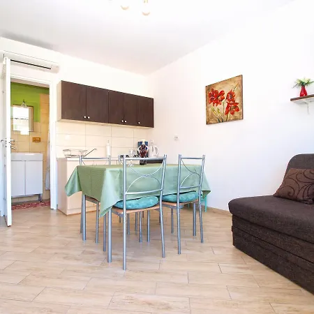 Apartment Nadia 1493 Medulin